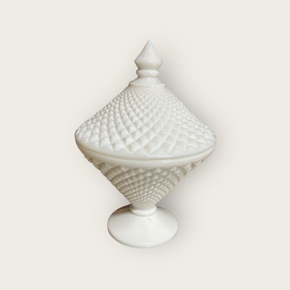Vintage MCM Westmorland White Diamond Milk Glass Covered Pedestal Candy Dish - Picture 5 of 5